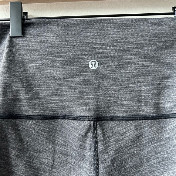 Lululemon Gray Marl Leggings Size 4 EUC F0338 - Picture 5 of 5